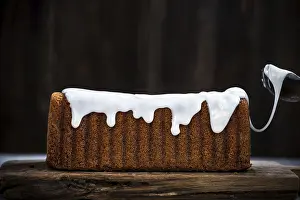 Homemade Pastry Imprime: Icing top of Easter traditional cake
