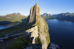 Steep Cliff Landscape Imprime: Iconic mountain Segla with steeply sloping cliffs