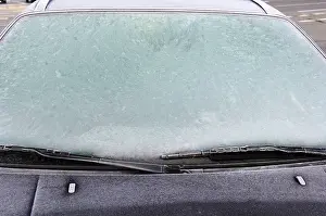 Poor Visibility Driving Imprime: Icy windscreen