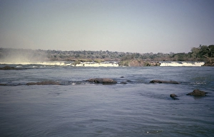 Foz Do Iguaçu Scenery Imprime: The Iguazu River just above the waterfall at the Devil's Throat