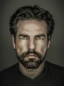 Handsome Bearded Man Imprime: An image of a handsome man with a beard