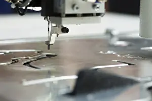 Handicraft Industry Equipment Imprime: Image of thread and needle on sewing machine