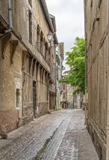 Historic Old Town Scene Imprime: Impression of Troyes