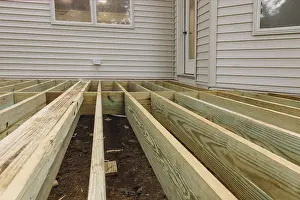 Professional Contractor Work Imprime: Installing deck patio construction