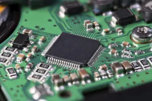 Printed Circuit Board Image Imprime: Integrated circuit with a processor chip on computer mainboard