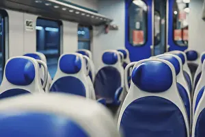 Deserted Subway Station Imprime: Interior view of Double-decker train