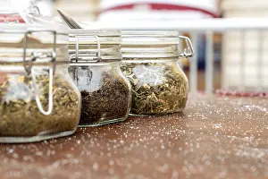 Alternative Medicine Tea Imprime: Jars with three different types of tea are on the table