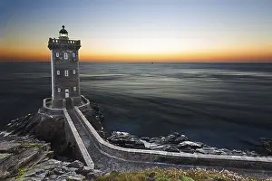 Kermorvan Lighthouse Imprime: Kermorvan Lighthouse after sunset