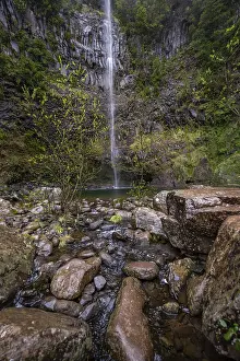 Tropical Rainforest Landscape Photo Imprime: Lagoa do Vento with Upper Risco Waterfall