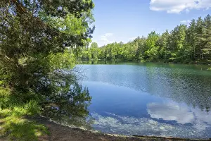 Reflective Lake Surface Imprime: Lake with reflection of the landscape