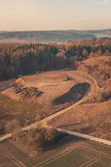 Calw District Scenery Imprime: Large hill surrounded by fields and trees