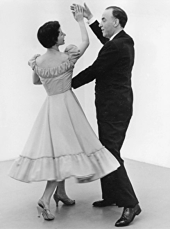 Young Adults Dancing Together Imprime: Learning to dance in the 1950s