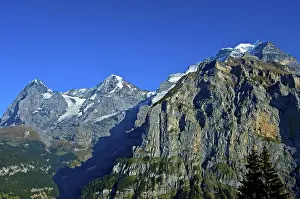 Cloudless Blue Sky Photography Imprime: From left to right, Mt Eiger with the Eiger Glacier at back