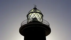 Barren Spanish Landscape Imprime: Lighthouse, backlight, close, upper part