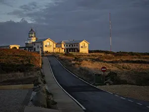Deserted Beach At Sunset Spain Imprime: Lighthouse of Estaca of Bars at sunset