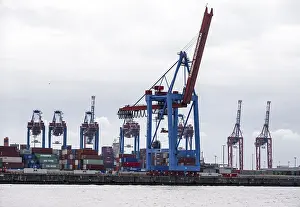 Hamburg Container Terminal Imprime: Loading cranes and stacks of containers