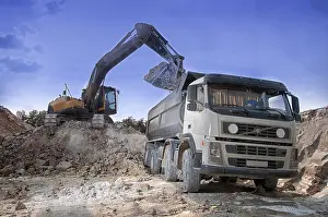 Uninhabited Construction Area Imprime: Loading a large lorry building material