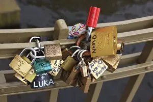 Czech Republic Landmark Imprime: Lover's lock on a railing
