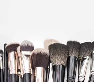 Decorative Cosmetics Imprime: Make up brushes plain background