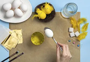 Chick From Eggs Tutorial Imprime: How to make a chick from eggs for Easter decor