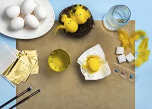 Handmade Easter Decorations Imprime: How to make a chick from eggs for Easter decor