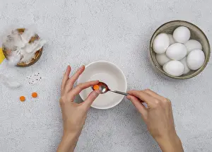 Easter Egg Chick Decoration Imprime: How to make a chick from eggs for Easter decor