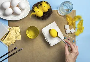 Easter Tradition Decorative Items Imprime: How to make a chick from eggs for Easter decor