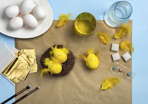 Easter Egg Chick Decoration Imprime: How to make a chick from eggs for Easter decor