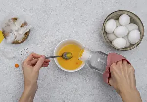 Easter Egg Chick Decoration Imprime: How to make a chick from eggs for Easter decor