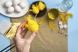 Easter Egg Chick Decoration Imprime: How to make a chick from eggs for Easter decor