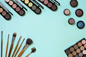 Blue Background Image Imprime: Make up essentials. Set of professional make up brushes