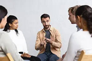 Group Therapy Session Imprime: Man explaining his problems group therapy session