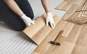 Laminate Flooring Installation Imprime: Man installing laminated floor