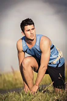 Male Jogger Imprime: Man jogging through the fields
