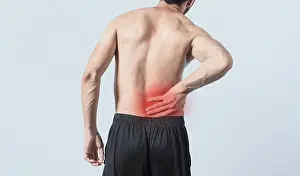 Back Problems Imprime: Man with back problems, shirtless man with back problems on isolated background