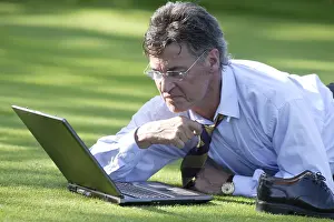Caucasian Male Professional Imprime: Manager working on notebook in parc