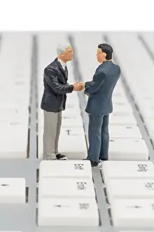 Business Communication Imprime: Two managers talking on the keyboard of a computer