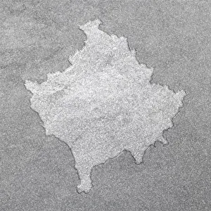 Impresiones de Mapa de Kosovo, fondo plateado, fondo del mapa Kosovo Imprime: Mapa de Kosovo, fondo de plata, fondo del mapa.