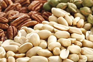 Studio Shot Still Life Imprime: Mixed nuts, full format, peanuts