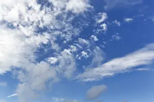 Cloud Formations Imprime: Mixture of different cloud formations on a blue sky