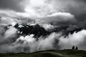 Lechtal Valley Scenery Imprime: Mountain ridge with dramatic clouds