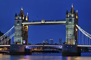 London River Thames Imprime: Night view, Thames, Tower Bridge
