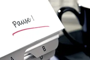 Time Management Tips Imprime: Note on desk, break