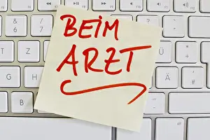 European Medical Practitioner Imprime: A note on the keyboard of a computer as a reminder