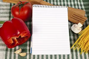 Empty Kitchen Still Life Imprime: Notebook to write recipes and vegetables around it