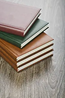 Wooden Background Image Imprime: Five notebooks