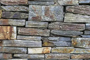 Old Stone Wall Texture Imprime: Old grungy stone wall. Texture and Background for your projects and creative work