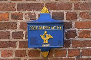 Symmetrical Brick Building Imprime: Old mailbox, BottcherstraBe