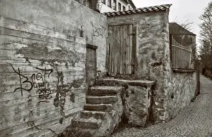 Arte Callejero Graffiti Imprime: La antigua escalera en el camino.