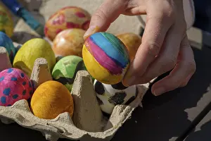 Painted Easter Eggs Imprime: Painted easter eggs in an egg box